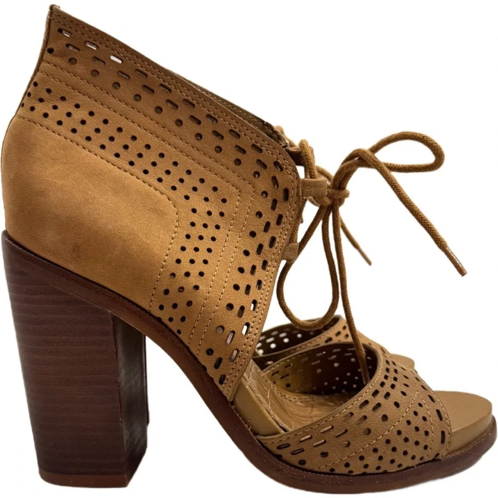 Gianni Bini Gypsie Daze 6M Tan Brown Open Toe Eyelet Lace Up Block Heel Sandals